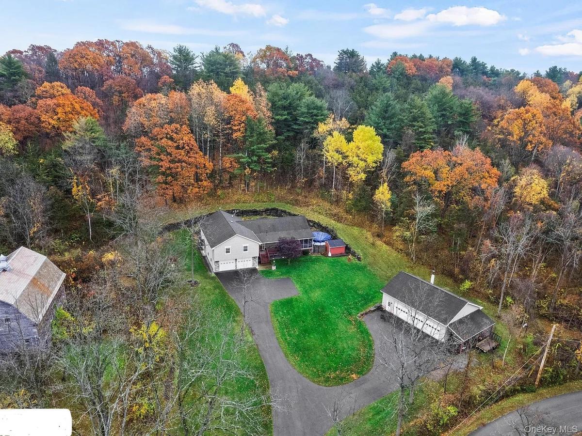Autumn view from above of property with a heavily wooded area