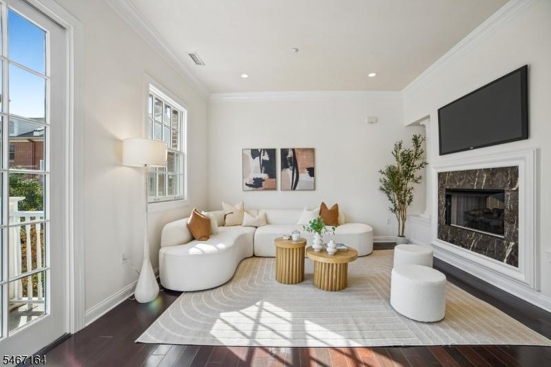 Family Rm w/gas FP