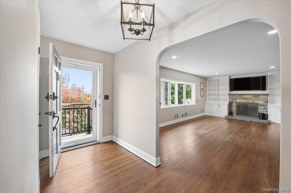 2 closets in the entryway