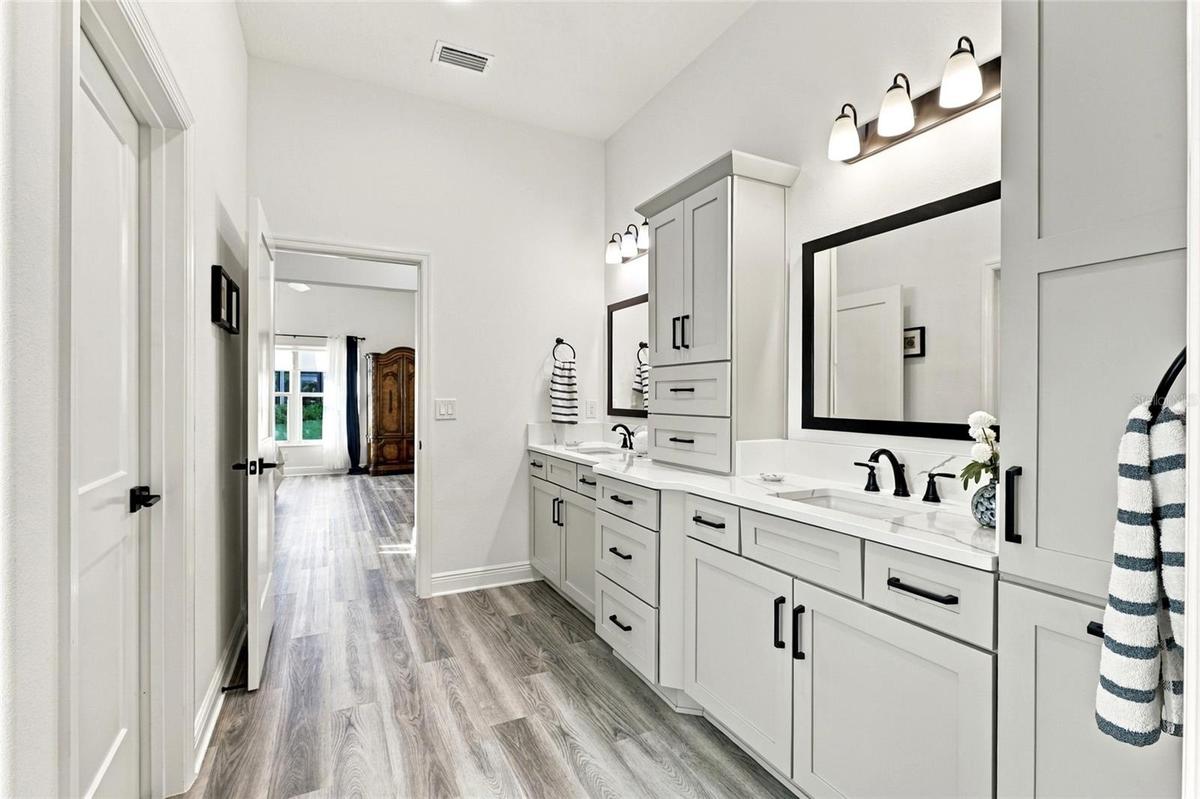 Primary en-suite