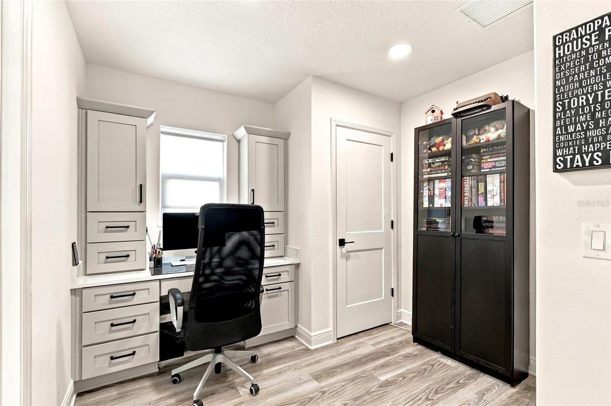 Pantry Room - Can be used as prep area or office space