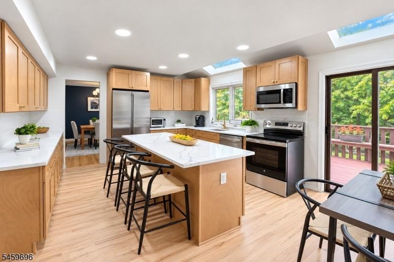 Newly Renovated Eat-In Kitchen