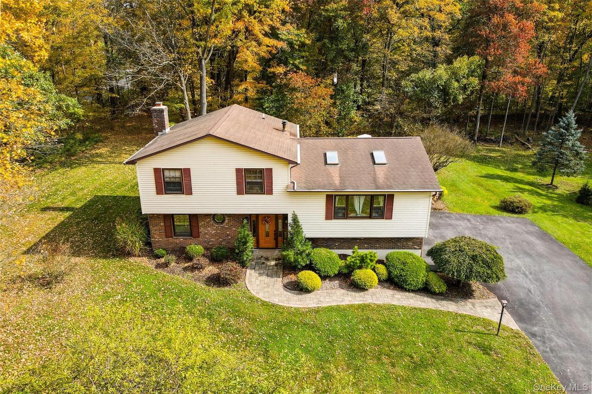 Beautiful 4 Bedroom Split Level Home