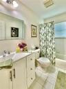 Hall bathroom with tub/shower