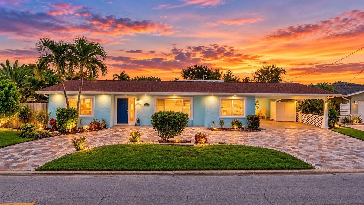 Welcome to your tropical ranch home in P{aradise!