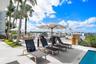 The location completes the picture: close to the Palm Beach Inlet, Peanut Island, Sailfish Marina, beaches, restaurants and everything that makes the 