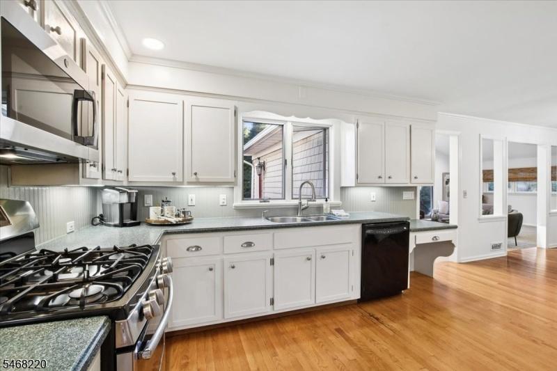 Kitchen alt. view