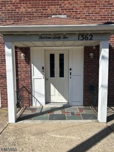 Front Entry 1362