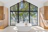 Soaking tub