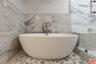 Soaking tub