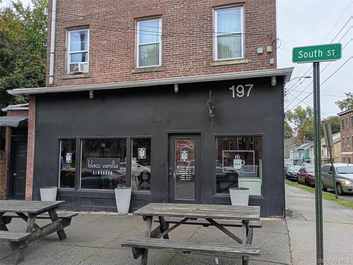 BLACC VANILLA COFFEE SHOP