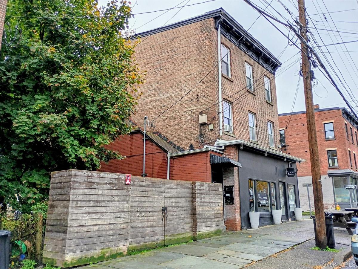 FENCING AT 195 SOUTH STREET AND 197 SOUTH STREET BUILDING