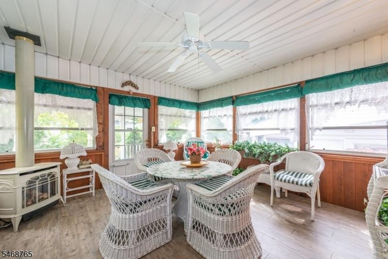 Four Season Room w/ Gas Stove