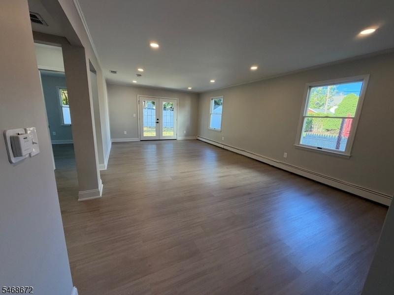 1st fl living/dr open space