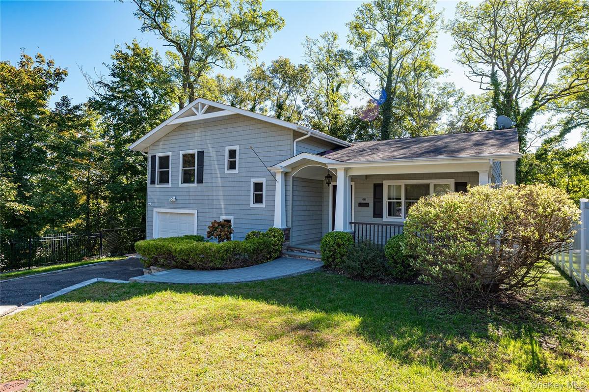 Split Level Home 2 Bedroom, 2 Baths ensuite and 2 powder rooms!Updated, attractive and unique!