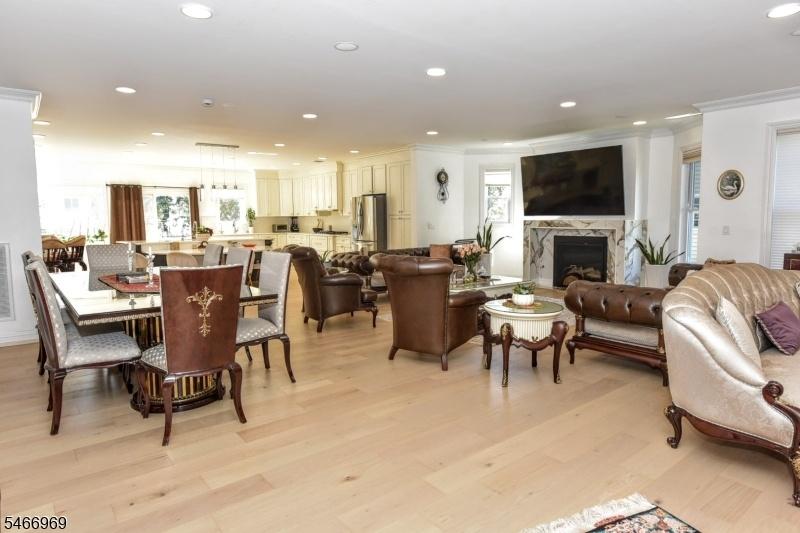 Living/dining room