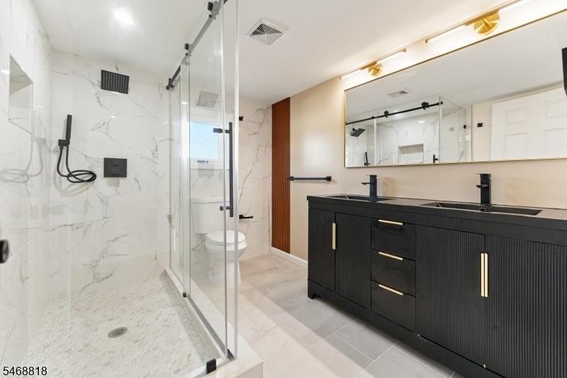 2nd floor bathroom