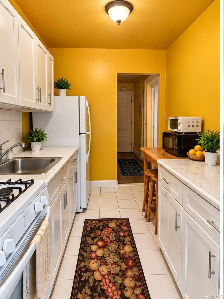 Upper level kitchen.