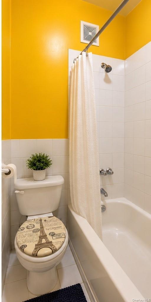 Upper level bathroom.