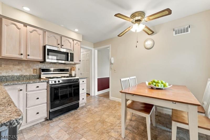 Eat In Kitchen