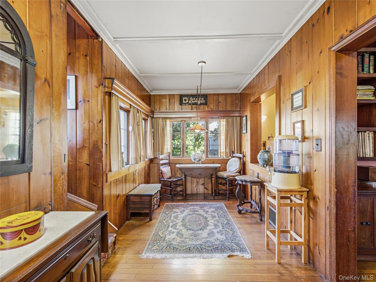 Eat-in kitchen / breakfast area