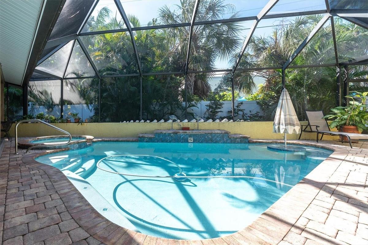 Private heated pool and spa and pool bath