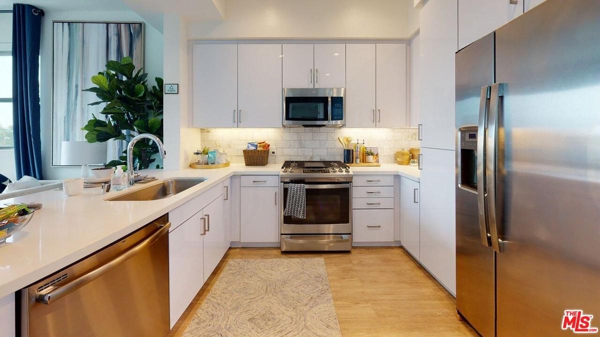 model unit kitchen