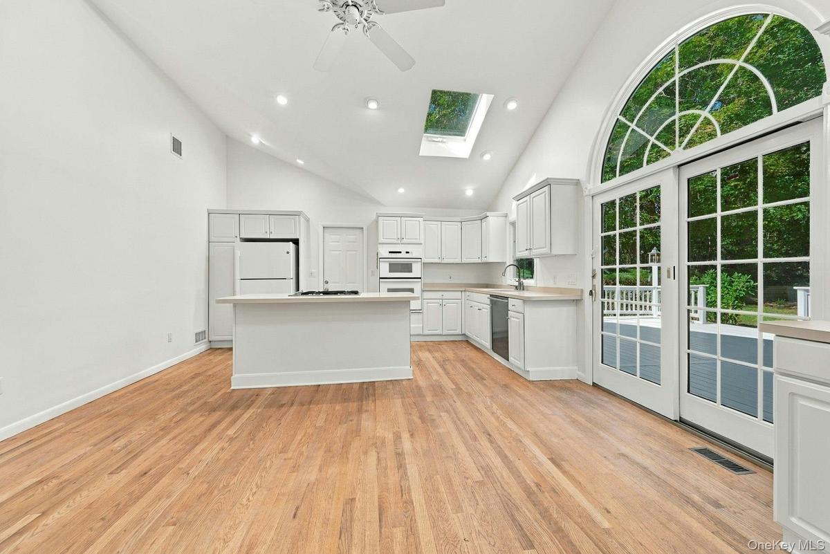 Ceiling fan, hardwood floors throughout, entrance to garage. Recessed lighting.