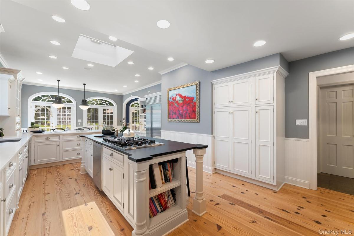 large island, Southern pine, wide plank floors, sky light