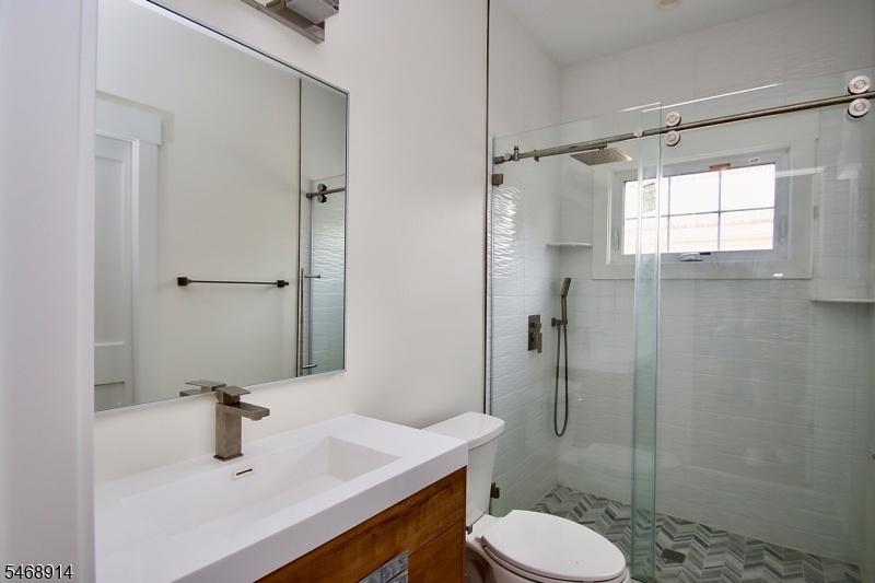1st floor jack and jill Bath