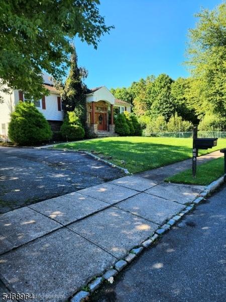 DRIVEWAY/FRONT DOOR