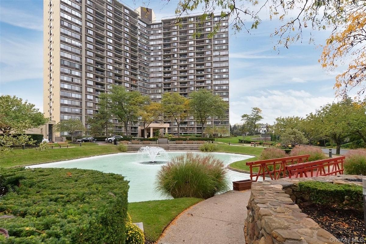 Fabulous Bay Club Gated Community