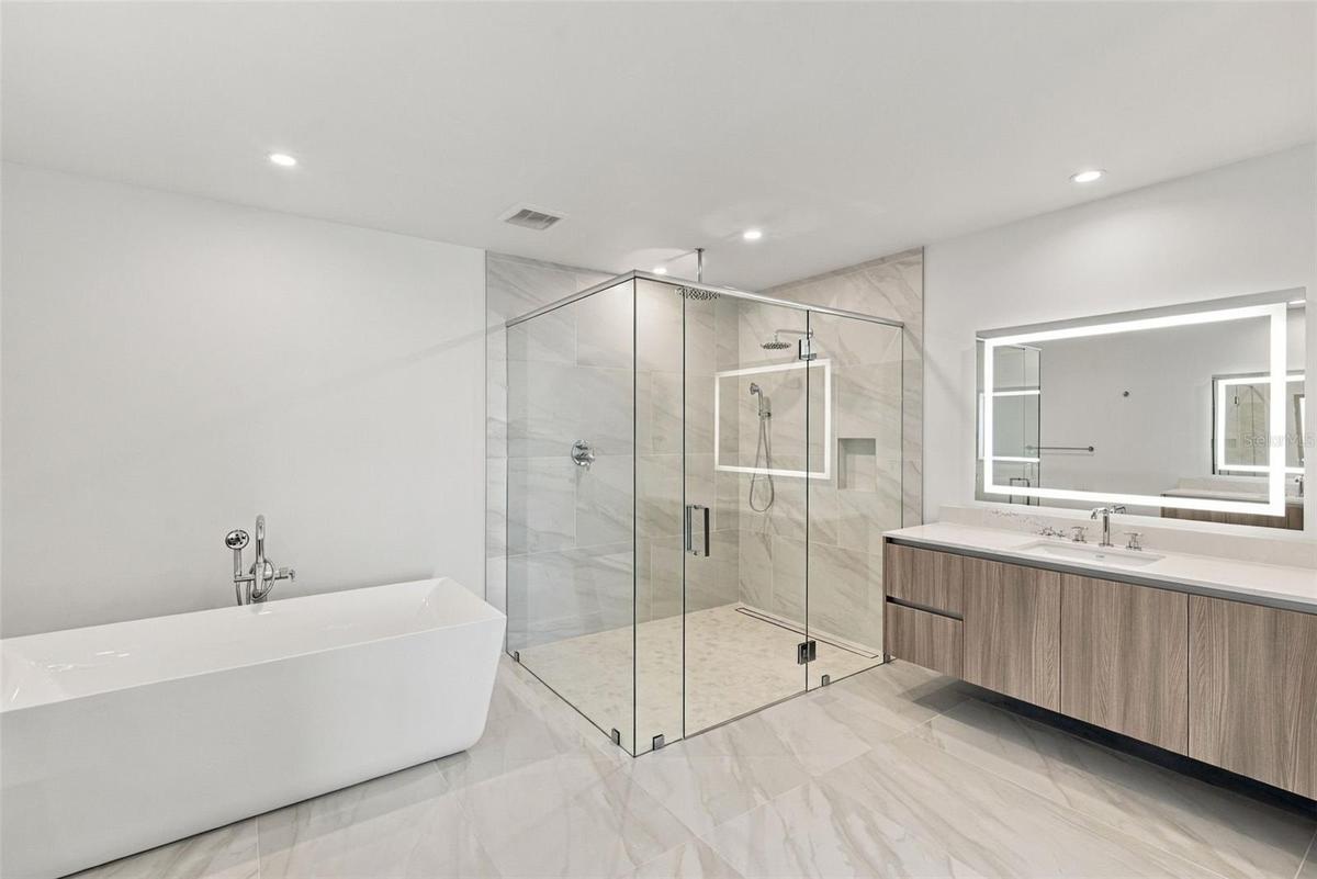 Owners Bath - Split Vanities