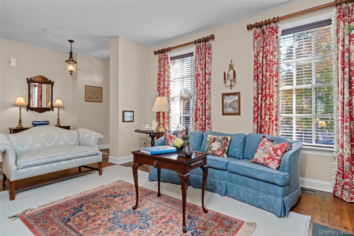 Note the clever separation between the front door/entry foyer and your living room.