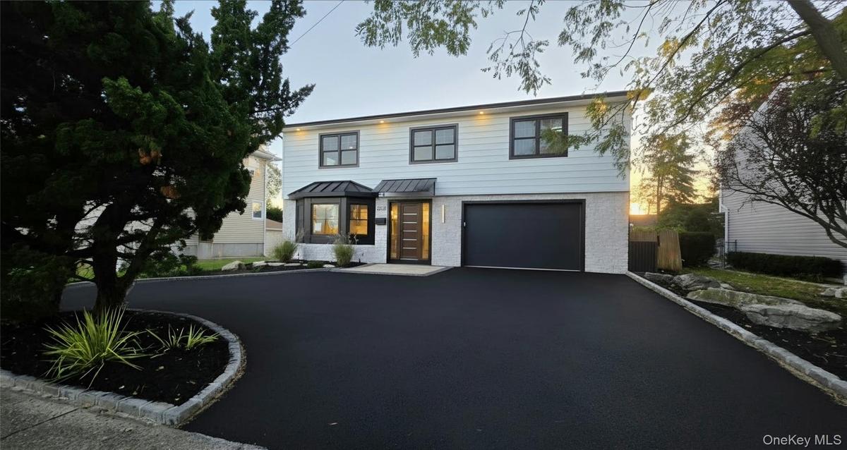 AMAZING! FULL GUT RENO AT THIS HIGHLY DESIRED SPLANCH IN SOUTH MERRICK!