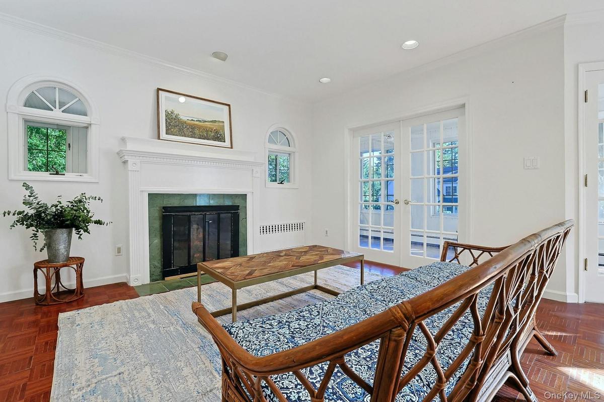 1st Fl Living Room with large mantelpiece (Fireplace not for tenant use).