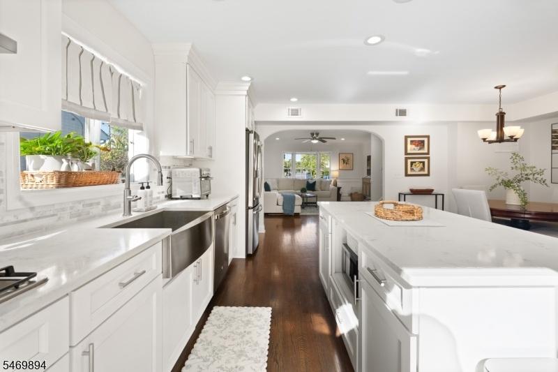 QUARTZ COUNTERTOPS