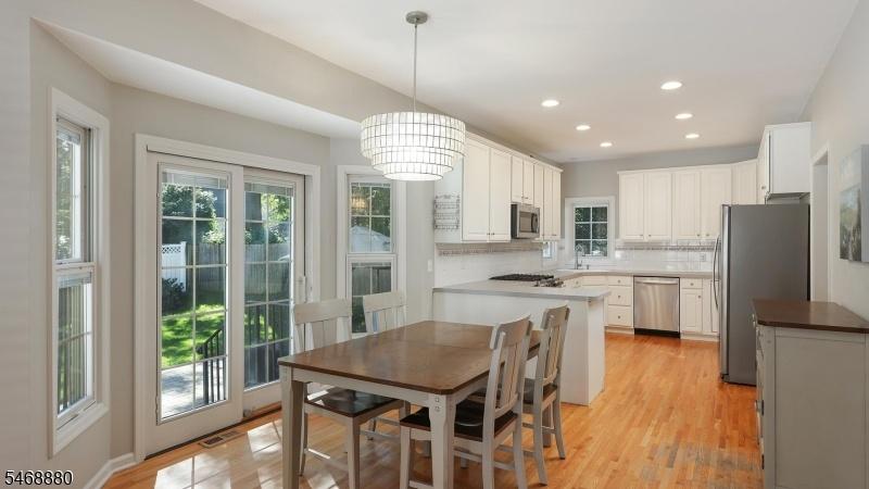 breakfast room