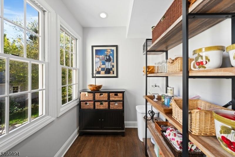 WALK-IN PANTRY