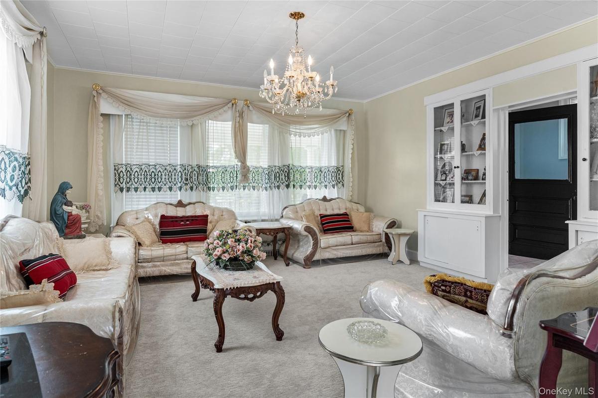 1st floor Formal Livingroom
