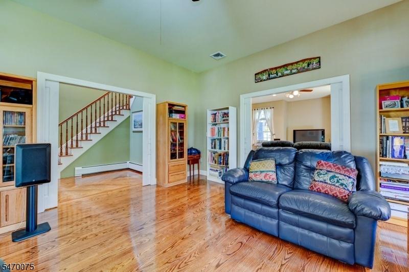 POCKET DOORS TO ENTRY & FAM RM