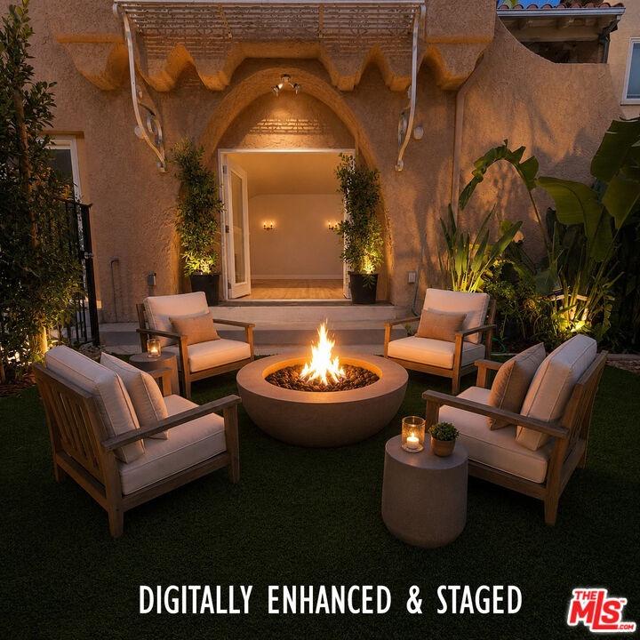Private Yard Off Living Room O