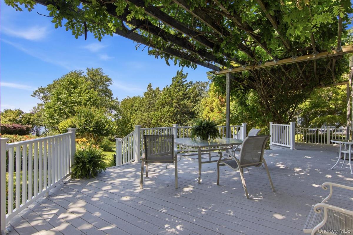 Sprawling deck