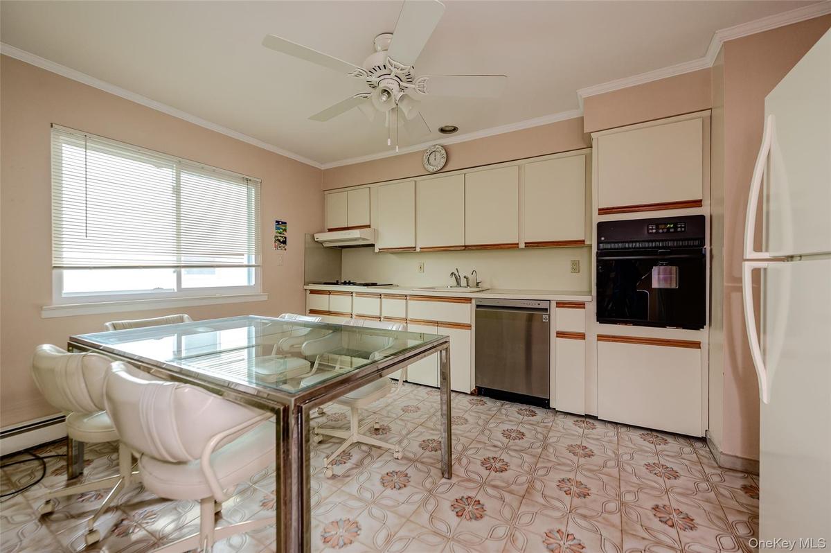Eat in Kitchen