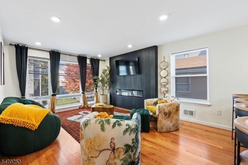 Livingroom unit 1
