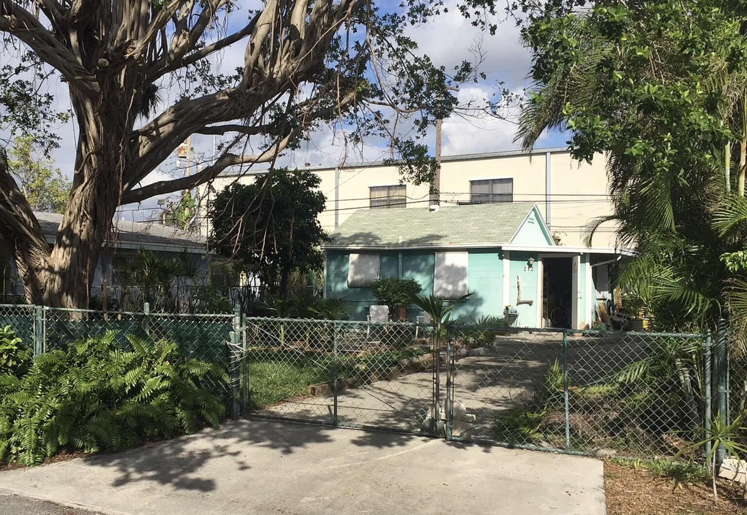 1 of 2 homes & 2 vacant lots