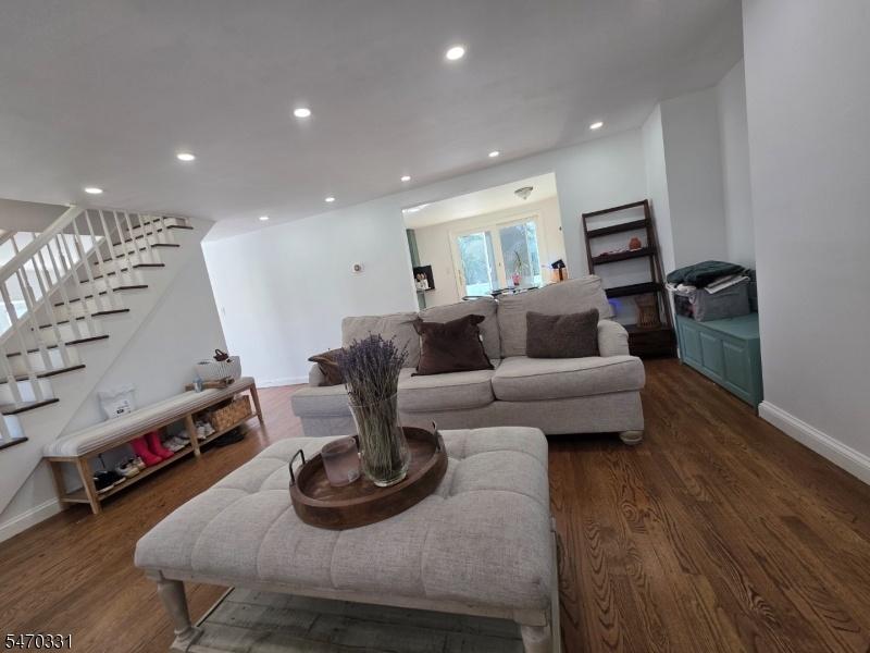 Living room pic 2