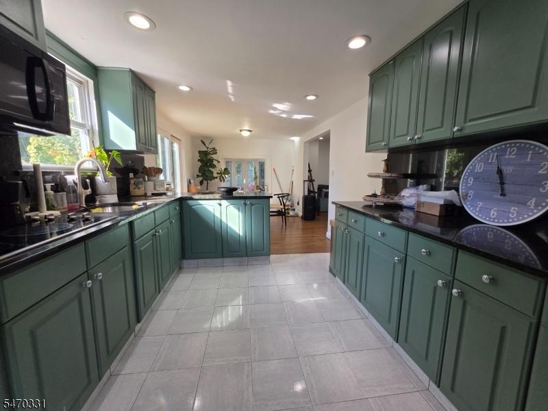 Kitchen pic 2