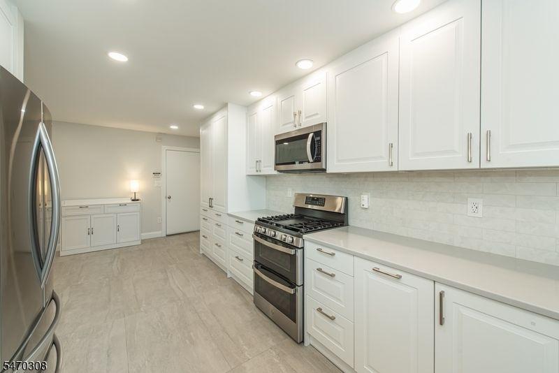 Custom, Gourmet kitchen