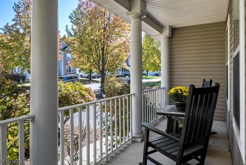 ROCKING CHAIR FRONT PORCH